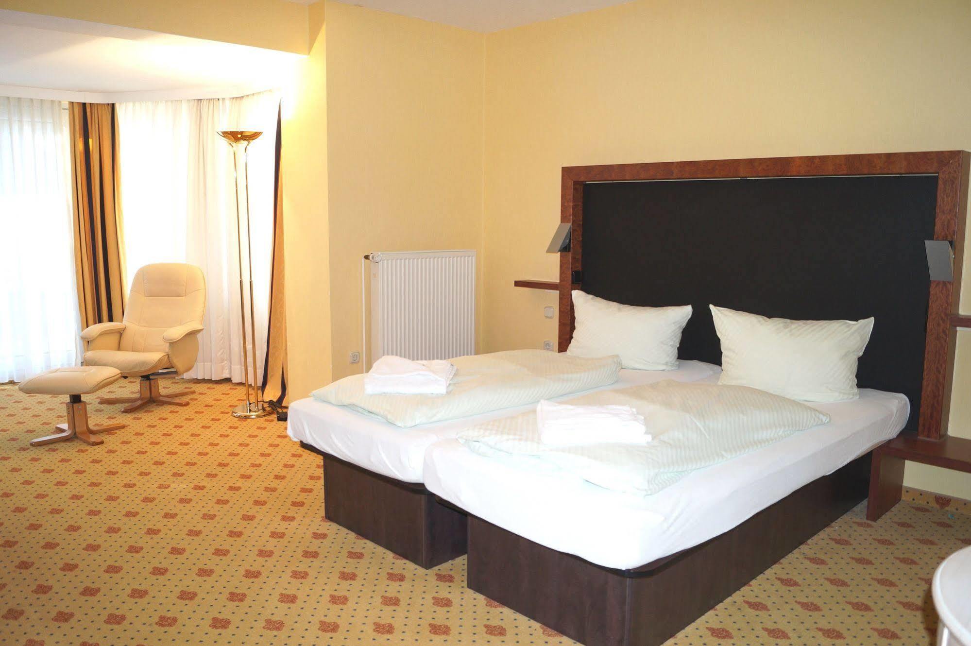Regiohotel Germania Am Kurpark Бад Харцбург Екстериор снимка
